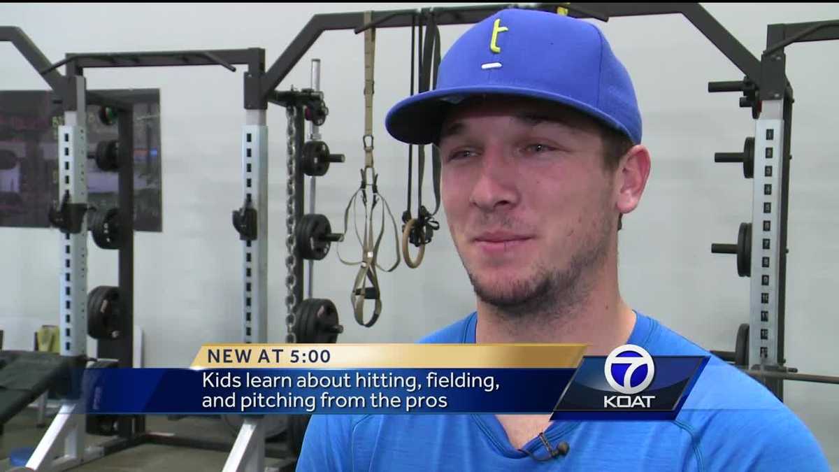 Professional baseball players host camp for local kids