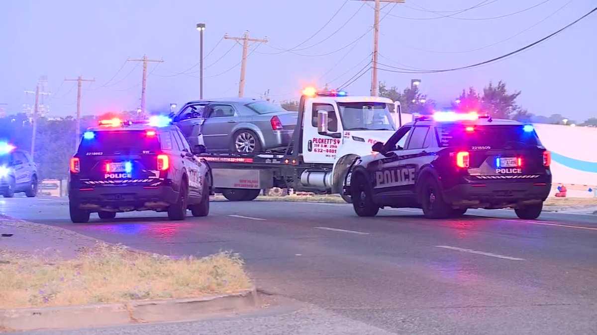 Injury crash shuts down southwest Oklahoma City road