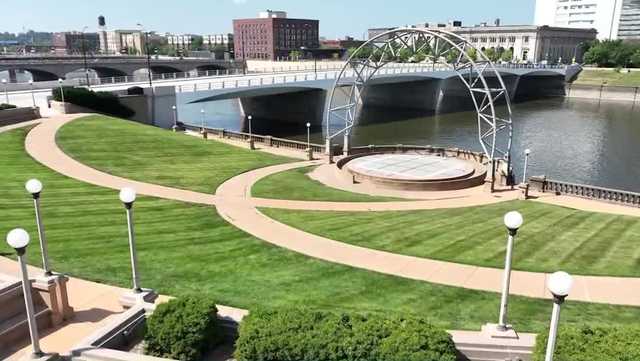 Simon Estes Amphitheater reopens in Des Moines with free concert series