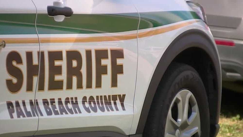 Woman dies in crash across from Lantana Airport