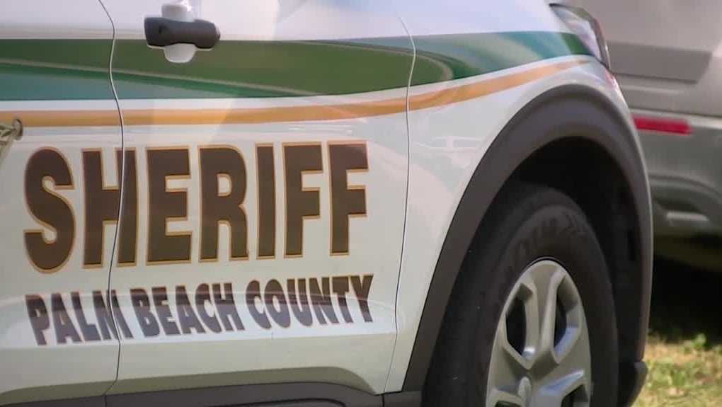 Man dies when truck crashes into parked semi on U.S. 27 in Palm Beach County