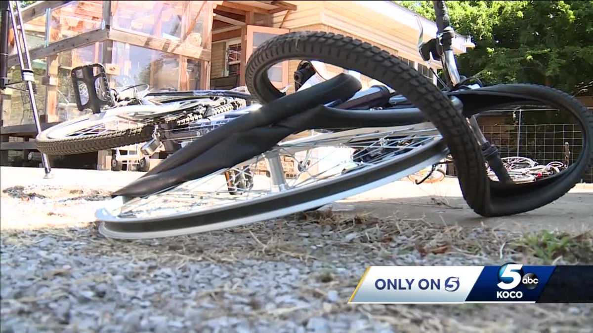 Man's quick actions help police capture suspect with knife trying to