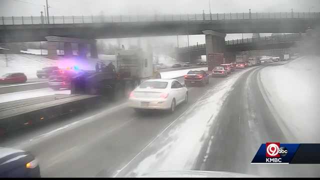 KC Public Works continues trying to clear the roads - Vimarsana News