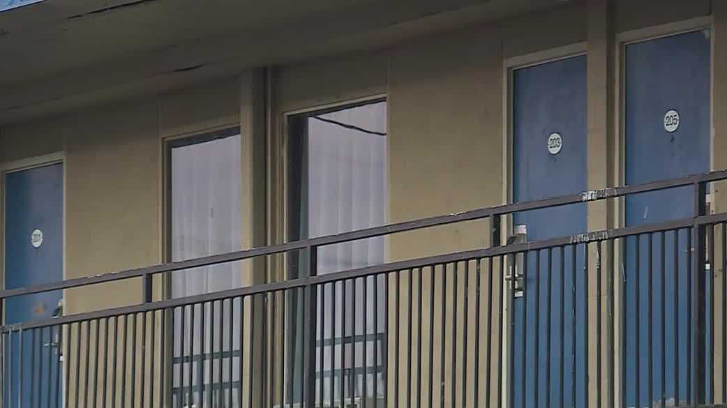 Residents at Kansas City motel scrambling to find places to stay after city orders shutdown