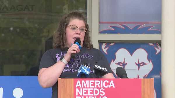 des moines educators, union members and community members rally for public education