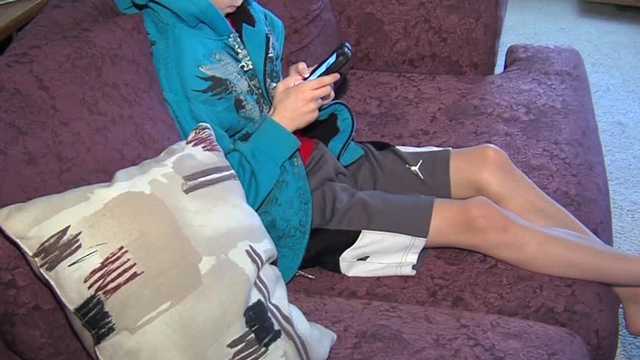 Your child's phone could notify them up to 4,500 times per day. Experts are offering advice this week - Vimarsana News