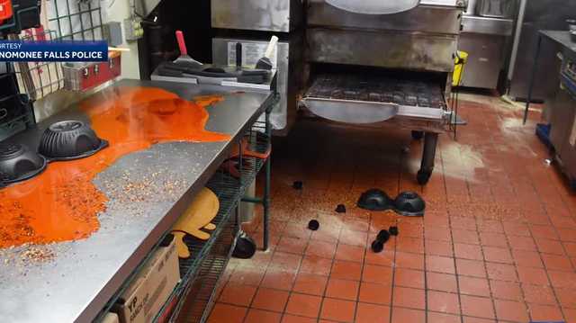 Pizza Hut in Menomonee Falls tarshed by manager - Vimarsana News