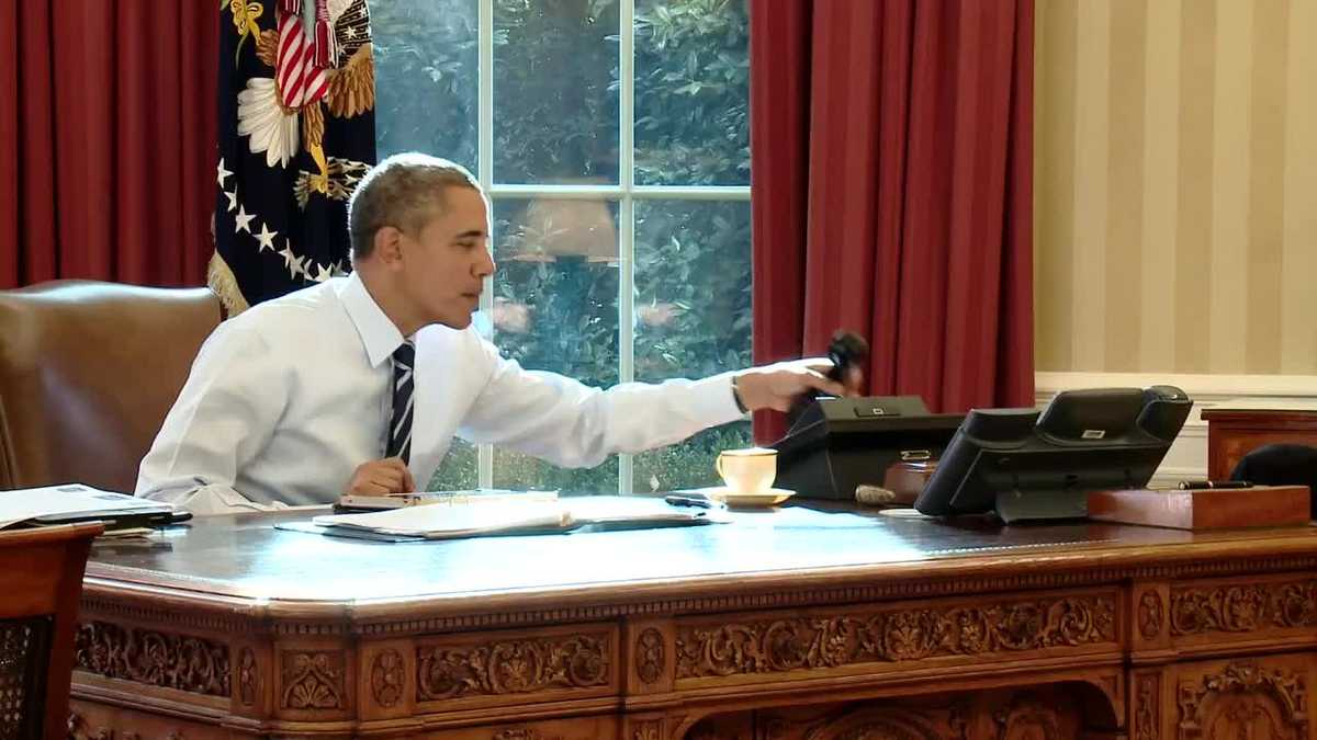 Obama speaks with Sox manager John Farrell