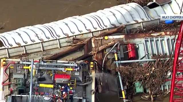 Crews prep to remove 1,400 tons of methanol from barge stuck on Ohio River dam - Vimarsana News