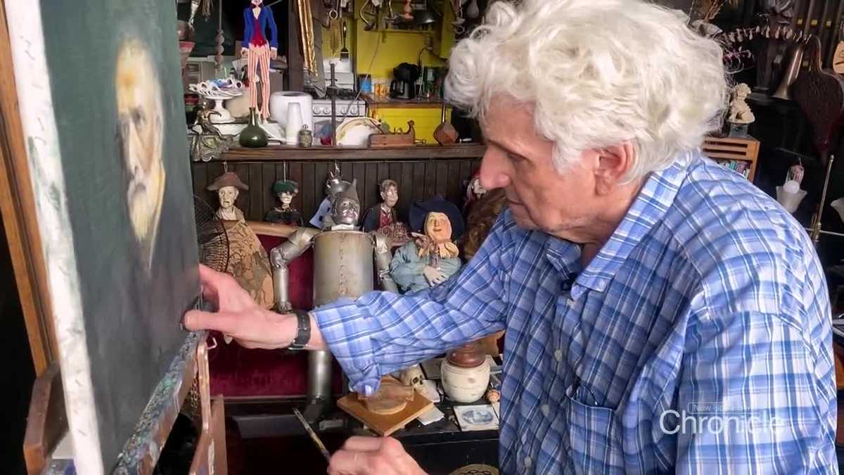 Enter the studio with Tilton portrait painter
