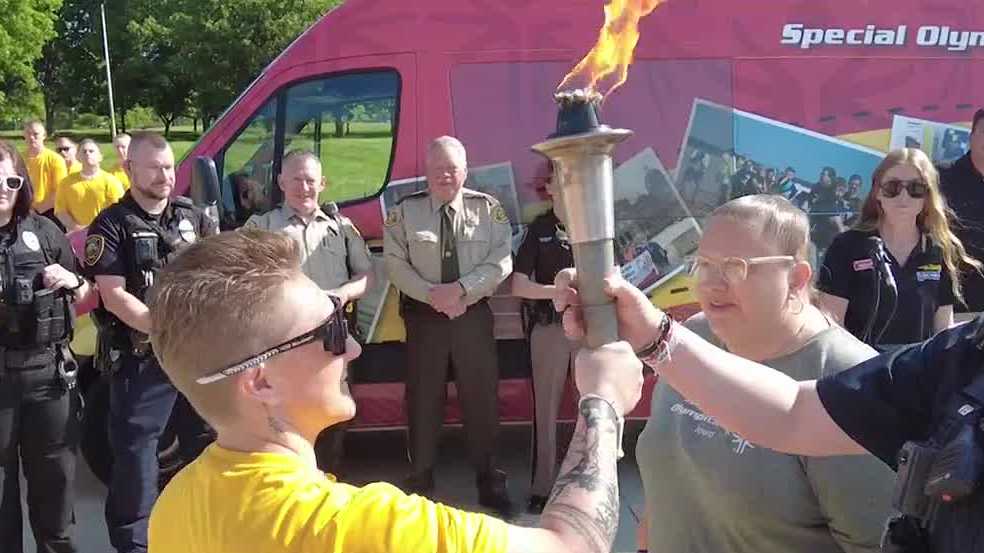 Iowa officers take Flame of Hope to Ames on annual torch run - Vimarsana News