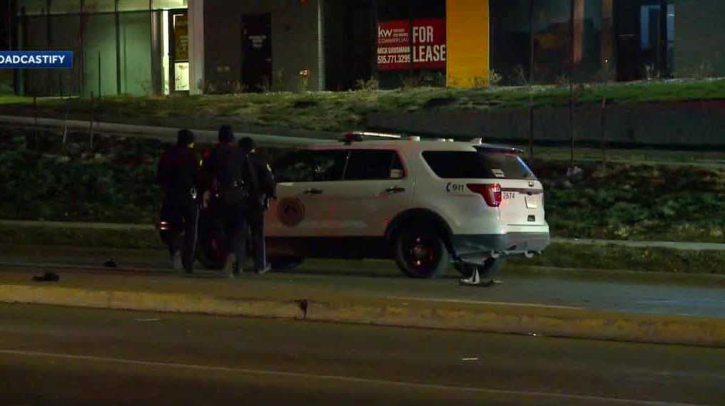Des Moines police ID officer, man killed in crash