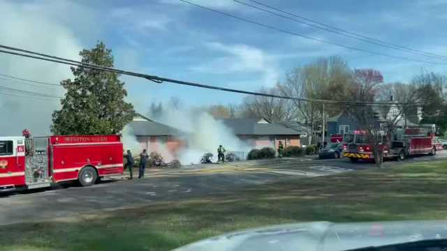North Carolina: Winston-Salem fire crews battle vegetation fire on Green Street - Vimarsana News