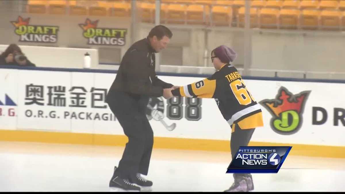 Mario Lemieux goes back on the ice to make cancer patient's dream come true