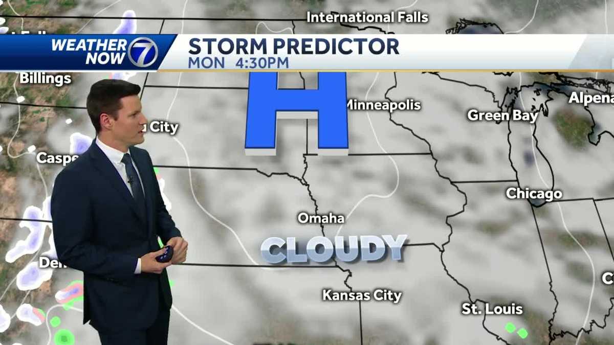 Clouds moving back in, few sprinkles, flurries possible tonight