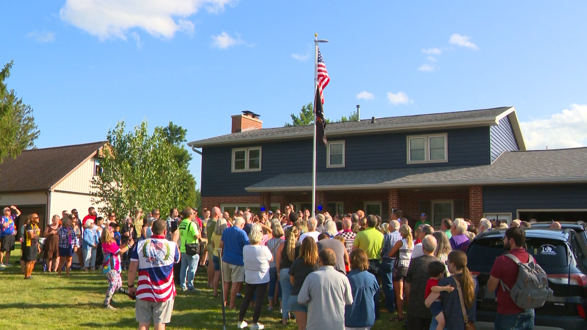 Iowa nonprofit carries memorial flag along RAGBRAI route, gifts it to family of fallen National Guardsman