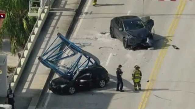 1 person killed after part of crane falls onto vehicle in Fort Lauderdale - Vimarsana News