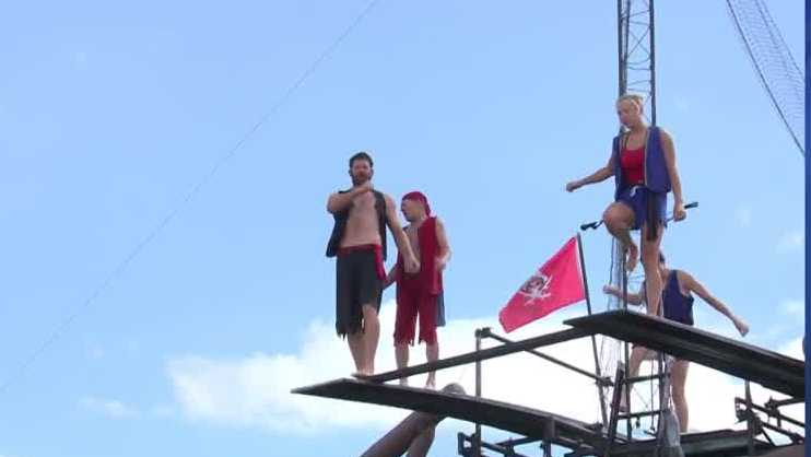 Dueling pirate high dive show featured at New Mexico State Fair