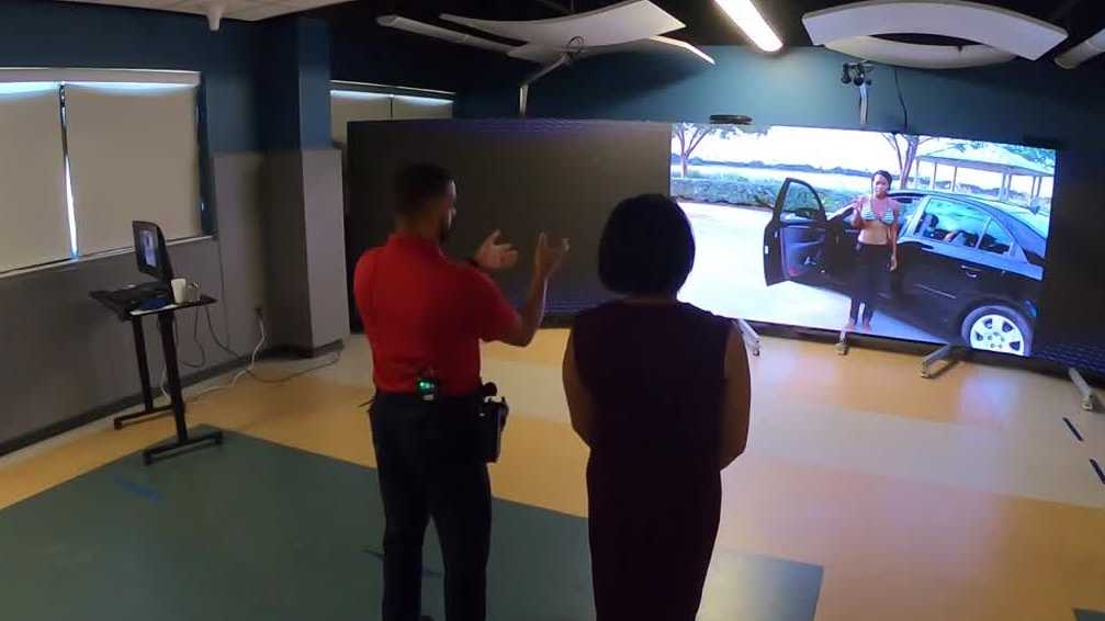 'It's another tool for us': Jeffersonville police use new simulator to train officers