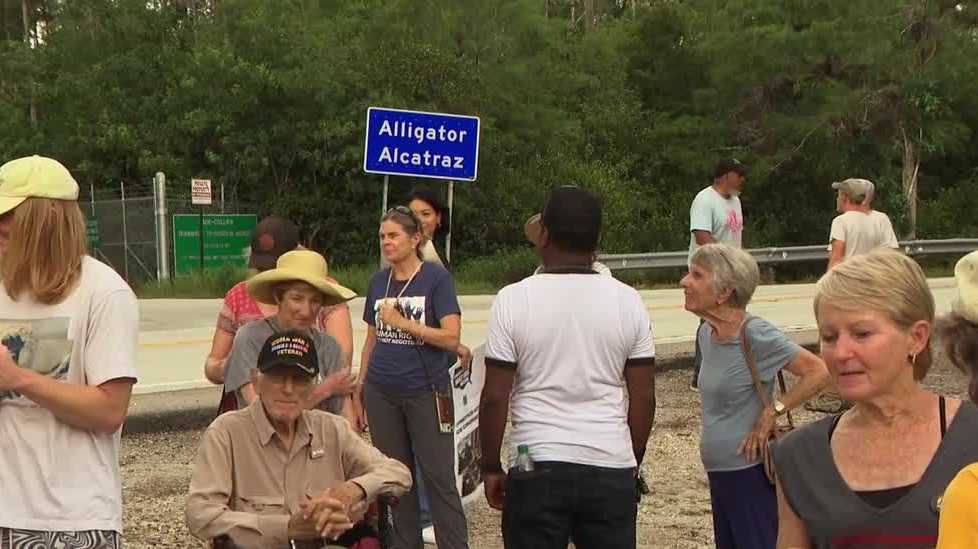 Advocates hold final vigil outside Alligator Alcatraz as detainees are relocated