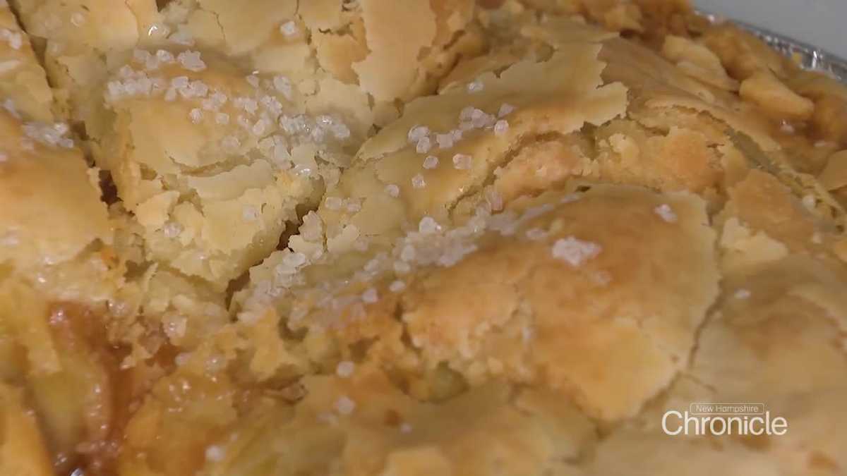Woman has baked pies at Lee's DeMeritt Hill Farm﻿ for more than 20 years
