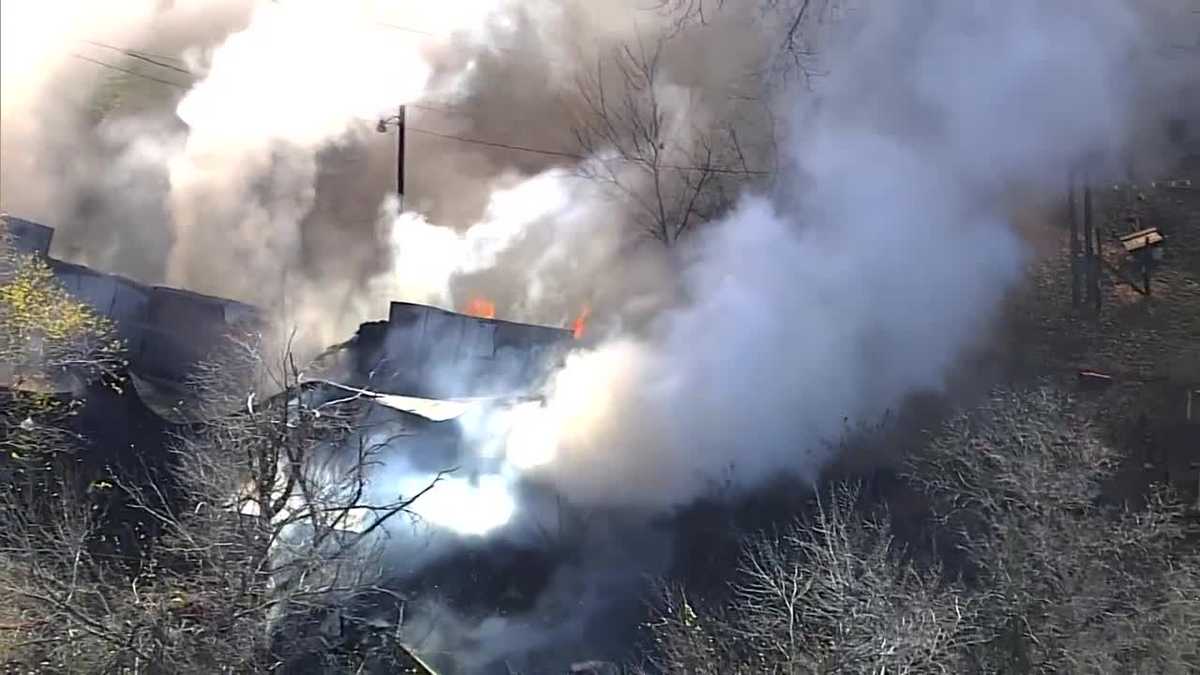 Choctaw crews battle flames as heavy smoke seen coming from home - KOCO
