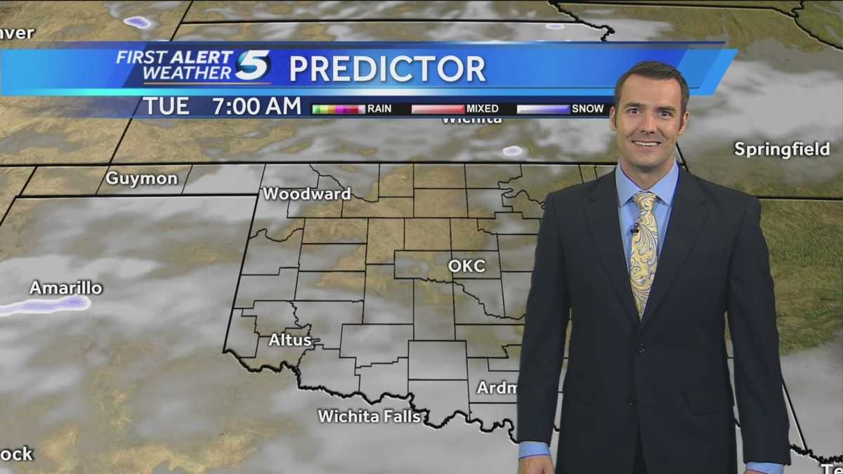 KOCO meteorologist Jonathan Conder says a few showers are possible Tuesday