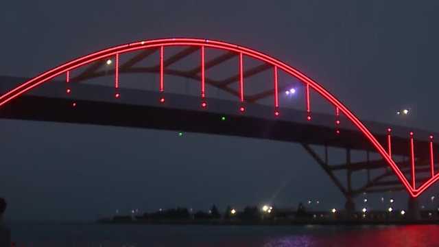 Fallen Wisconsin firefighters honored with Hoan Bridge lit up red - Vimarsana News