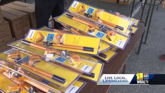 Baltimore City leaders give away steering wheel locks - Vimarsana News