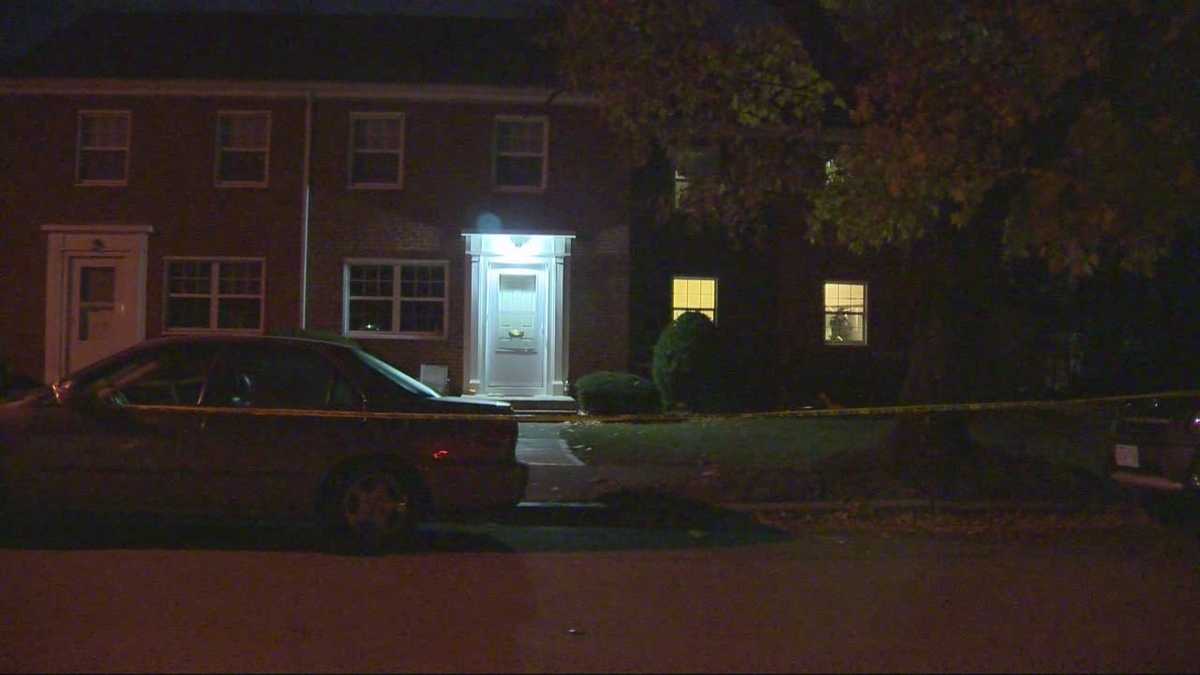 Suspects sought after shooting at apartment complex