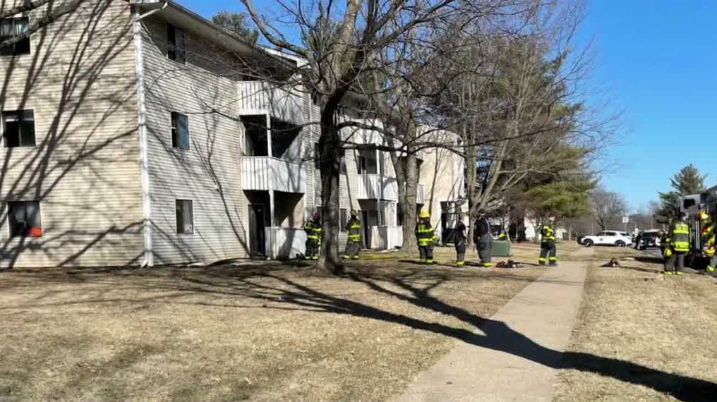 No one hurt after apartment fire in Des Moines