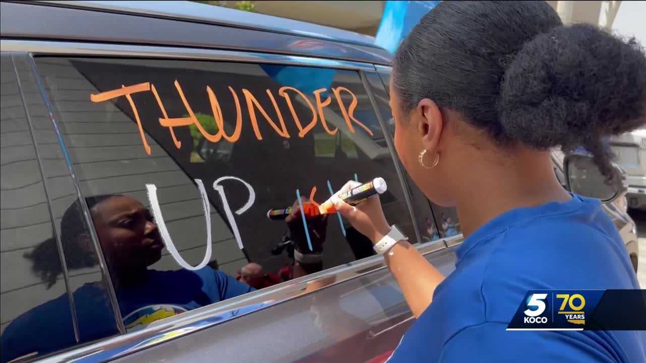Thunder fans get ready for semifinals Game 5 by painting cars - Vimarsana News