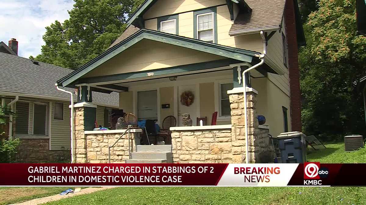 Kansas City man charged with stabbing 2 children