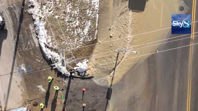 Water main break floods Keo Way in Des Moines - Vimarsana News