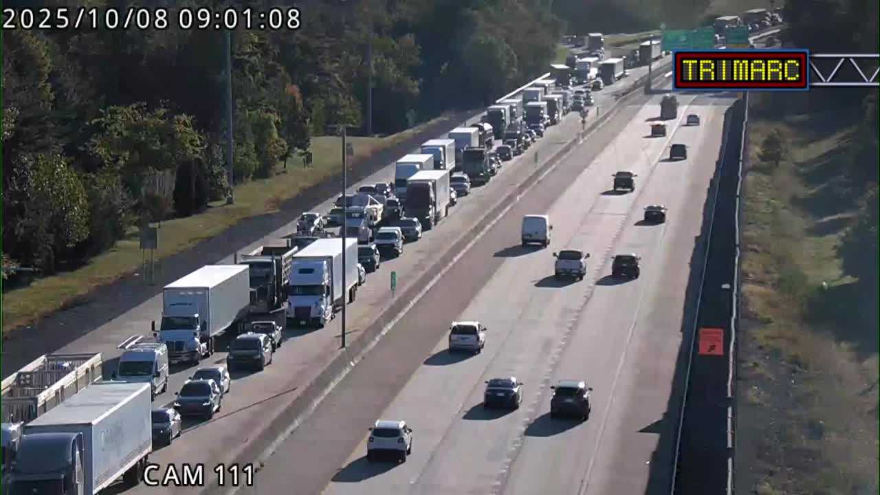 2 crashes cause backups on Gene Snyder Freeway