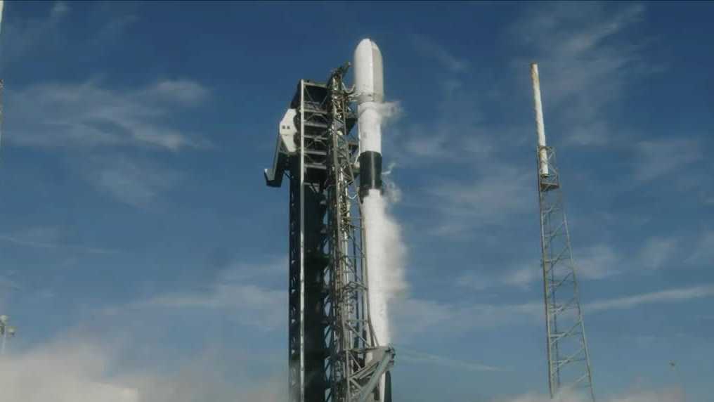 SpaceX launches Falcon 9 rocket from Kennedy Space Center