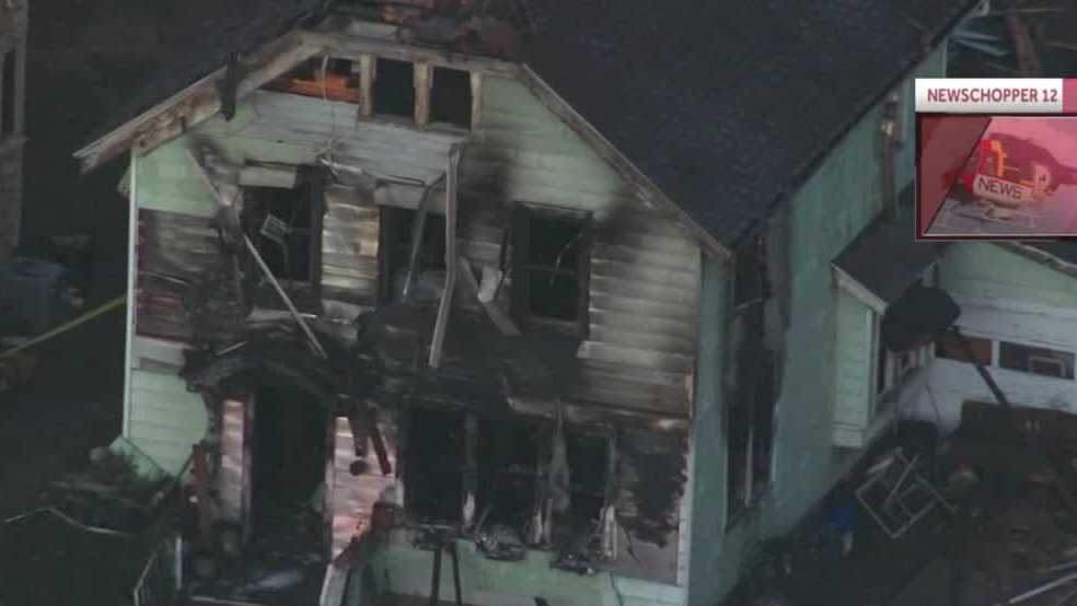 Fire burns through house in Oconomowoc