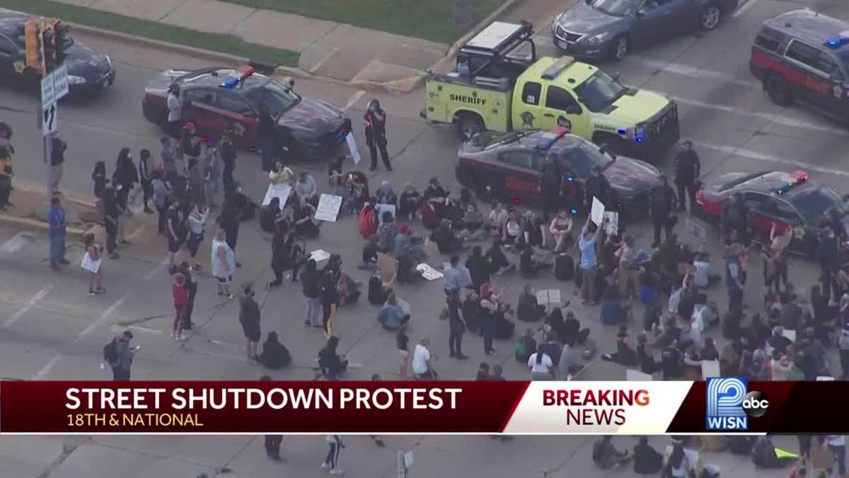 Protesters around Milwaukee shut down streets