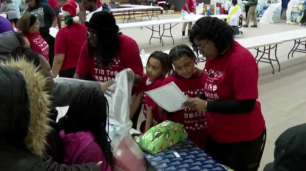 Northcott Neighborhood House brings holiday joy with gifts and meals in Milwaukee