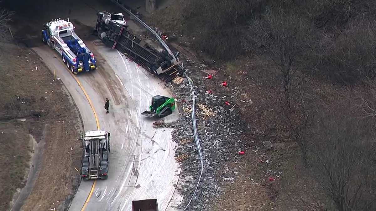 I-264 ramp back open after tractor-trailer carrying cinder blocks ...