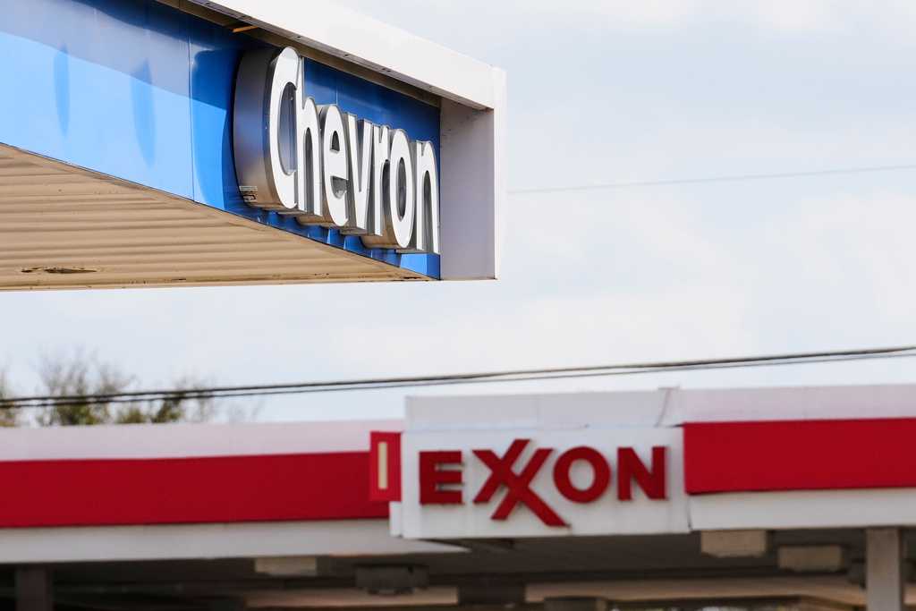 wmtw.com - Christopher Salas - Gas prices climb as oil companies report soaring profits