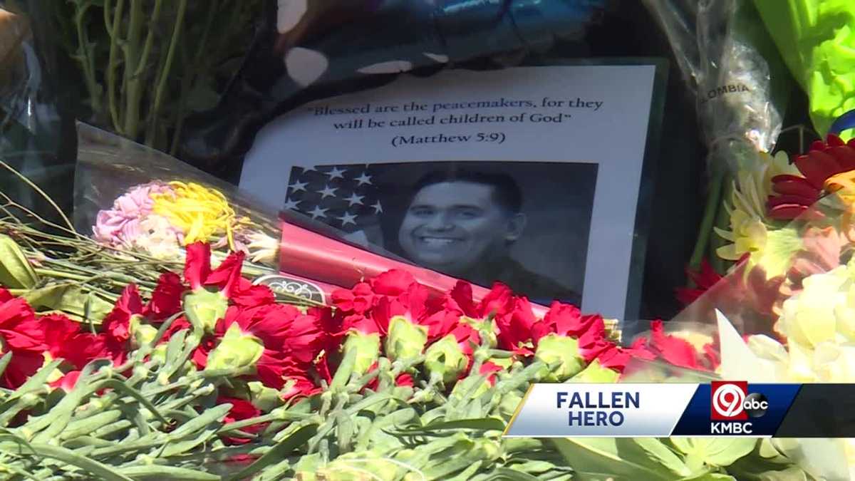 Community shows support for fallen North Kansas City police officer at
