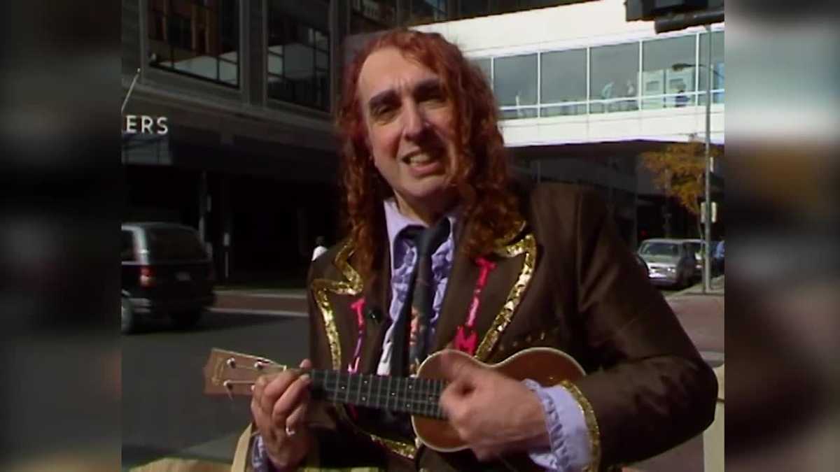 'Tiptoe Through the Tulips' singer Tiny Tim lived at Hotel Savery in