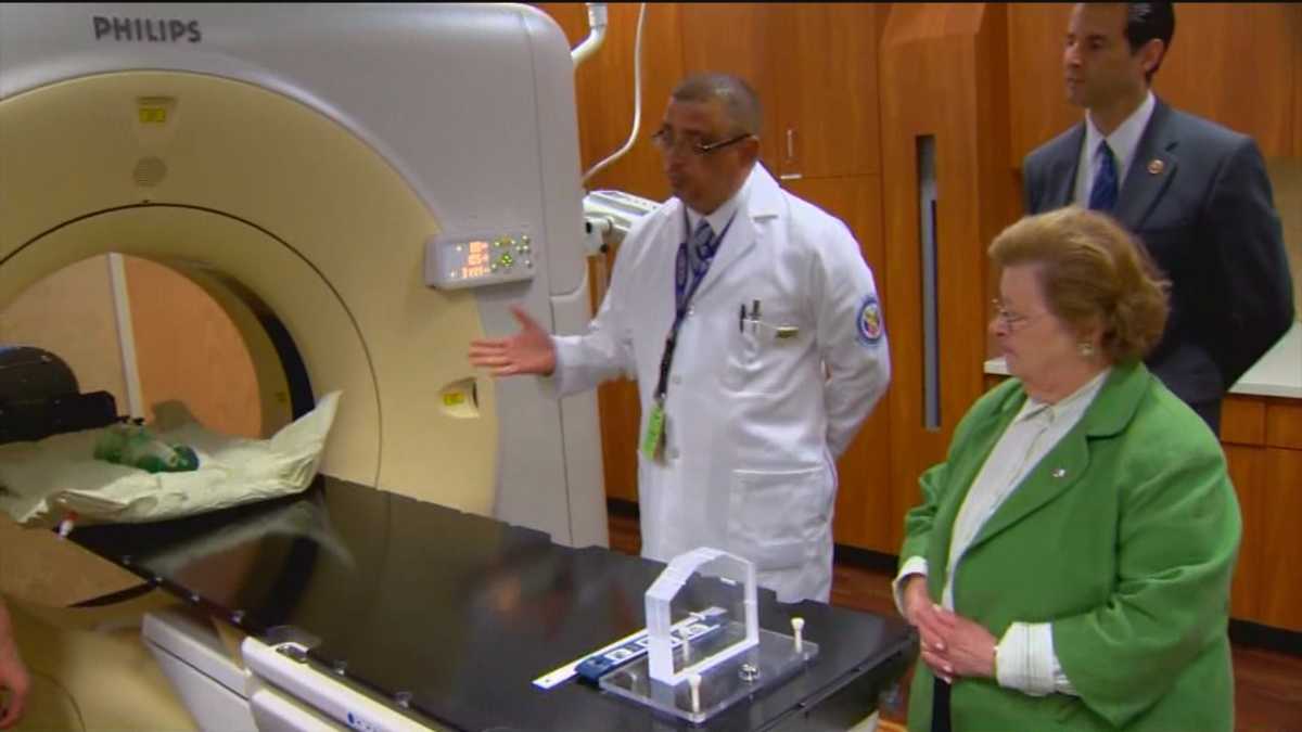 Senators visit Baltimore VA facility