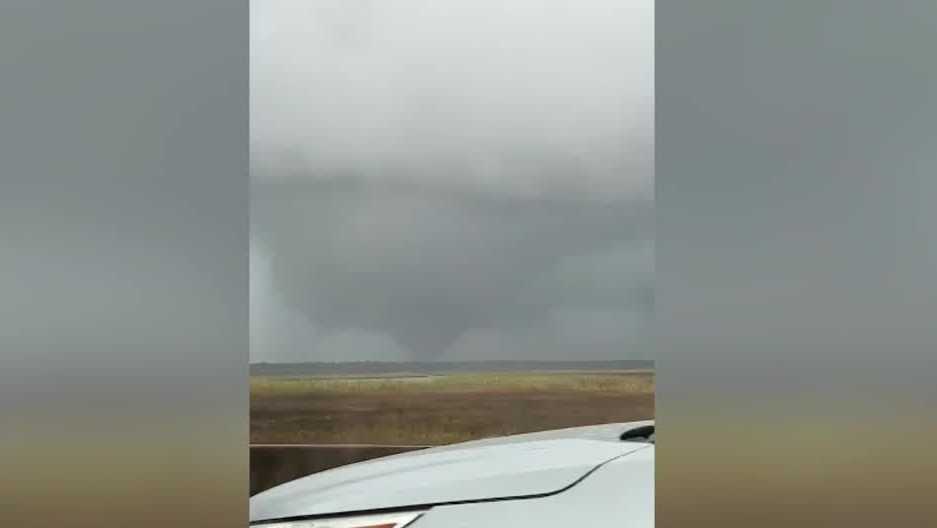 Gautier, Mississippi tornado captured in wild video from interstate - WDSU