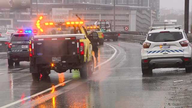 Highway sign falls, hits SUV on I-93 in Somerville - Vimarsana News