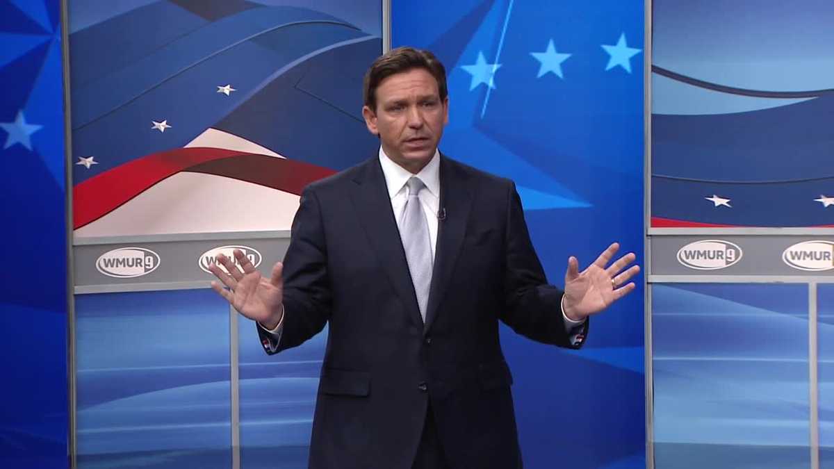 Ron DeSantis speaks at New Hampshire town hall Photo