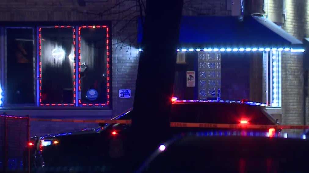 2 Hurt in shooting outside Milwaukee bar
