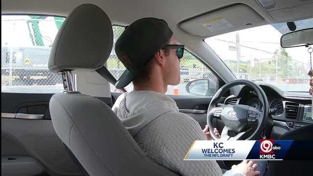 Uber drivers plan to work longer, later hours during NFL Draft - Vimarsana News