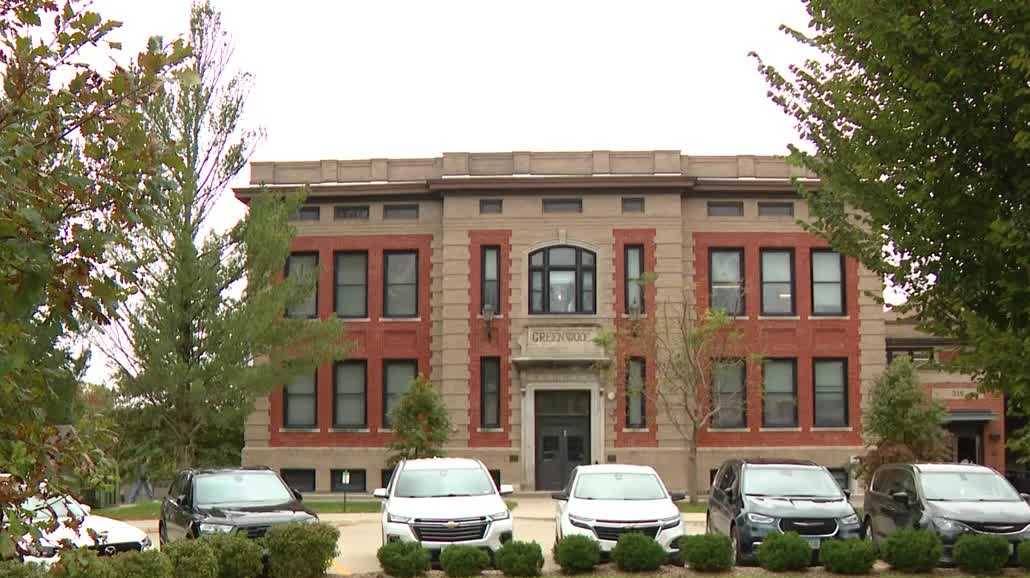 Des Moines Public Schools delay classes at 16 schools Friday - KCCI